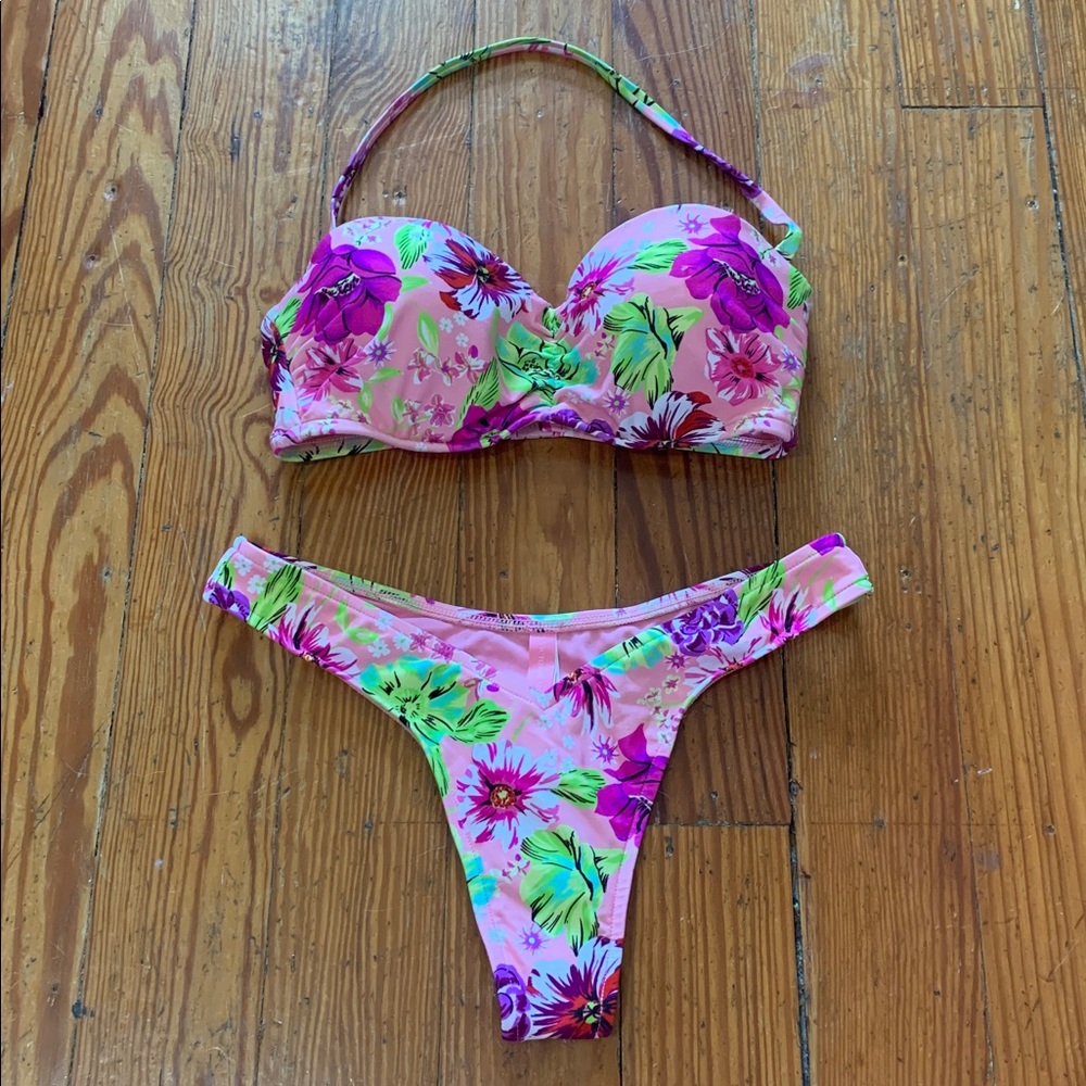 Victoria’s Secret Thong Bikini - Picture 2 of 8